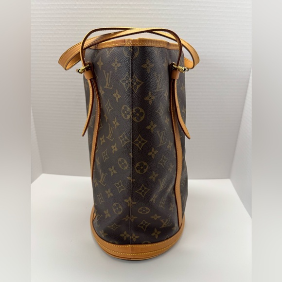 100% Authentic Louis Vuitton Monogram GM Bucket bag. - Picture 4 of 17